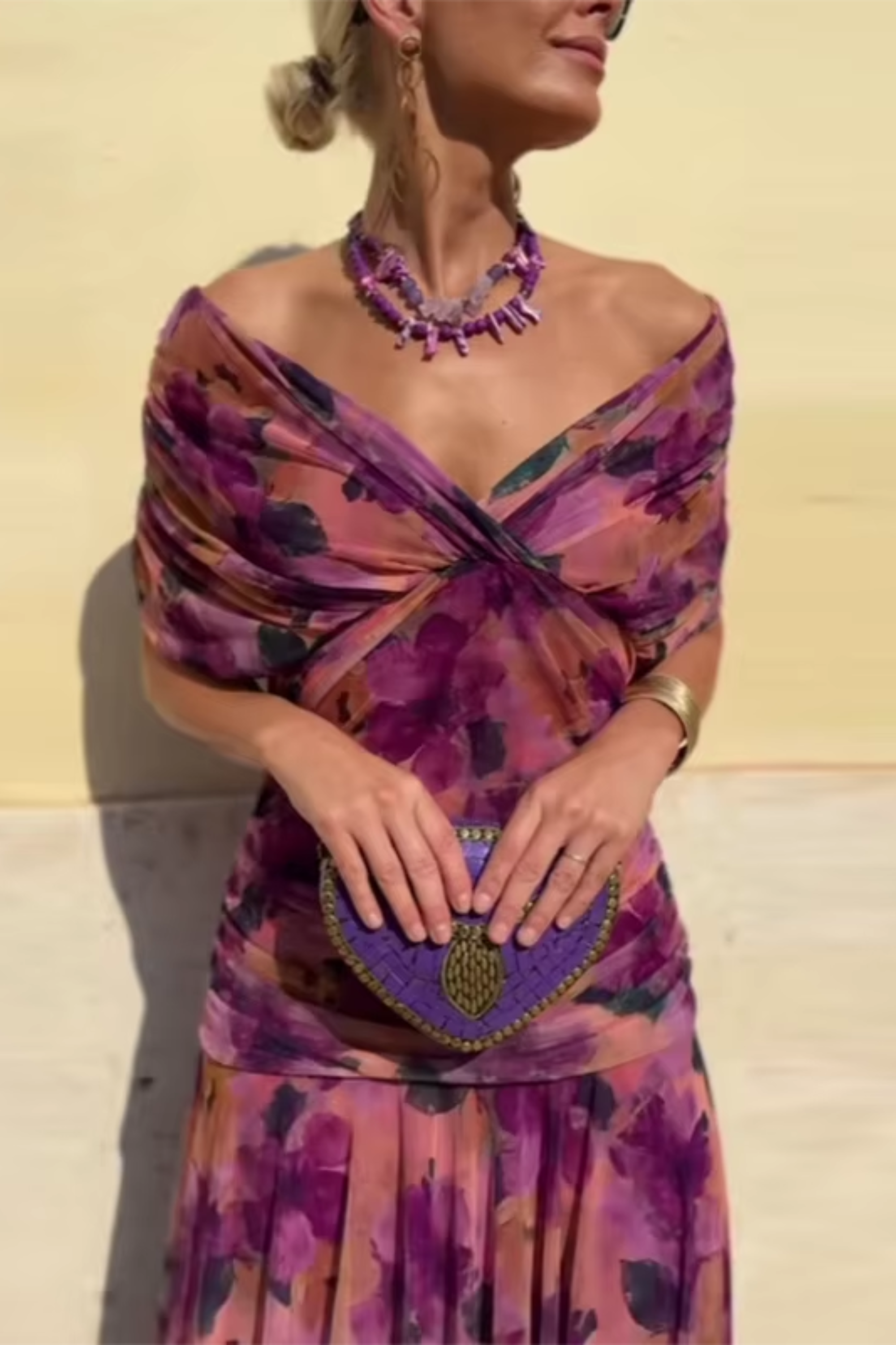 Monika | Sukienka maxi na przyjęcie z eleganckim dekoltem w serek