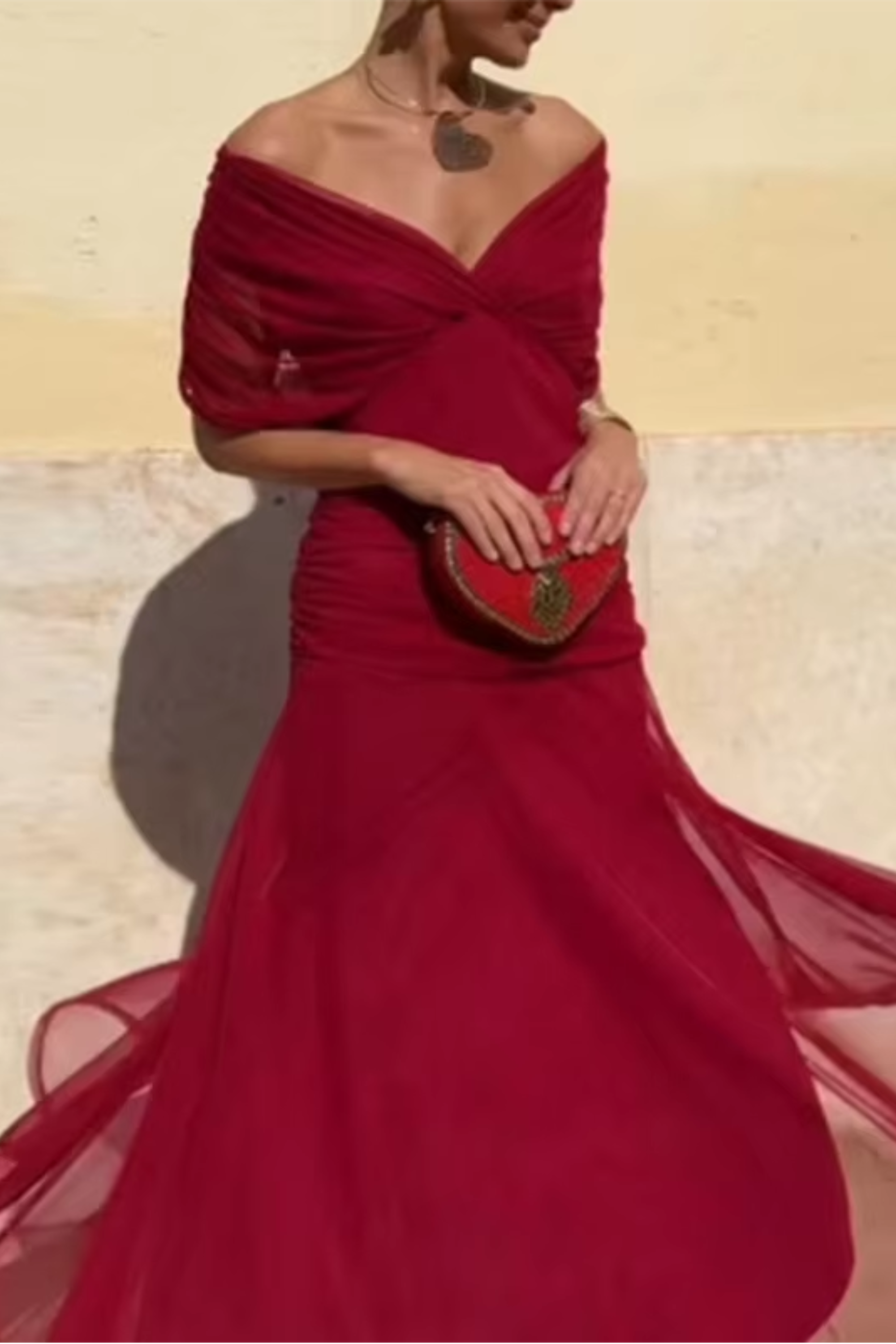 Monika | Sukienka maxi na przyjęcie z eleganckim dekoltem w serek