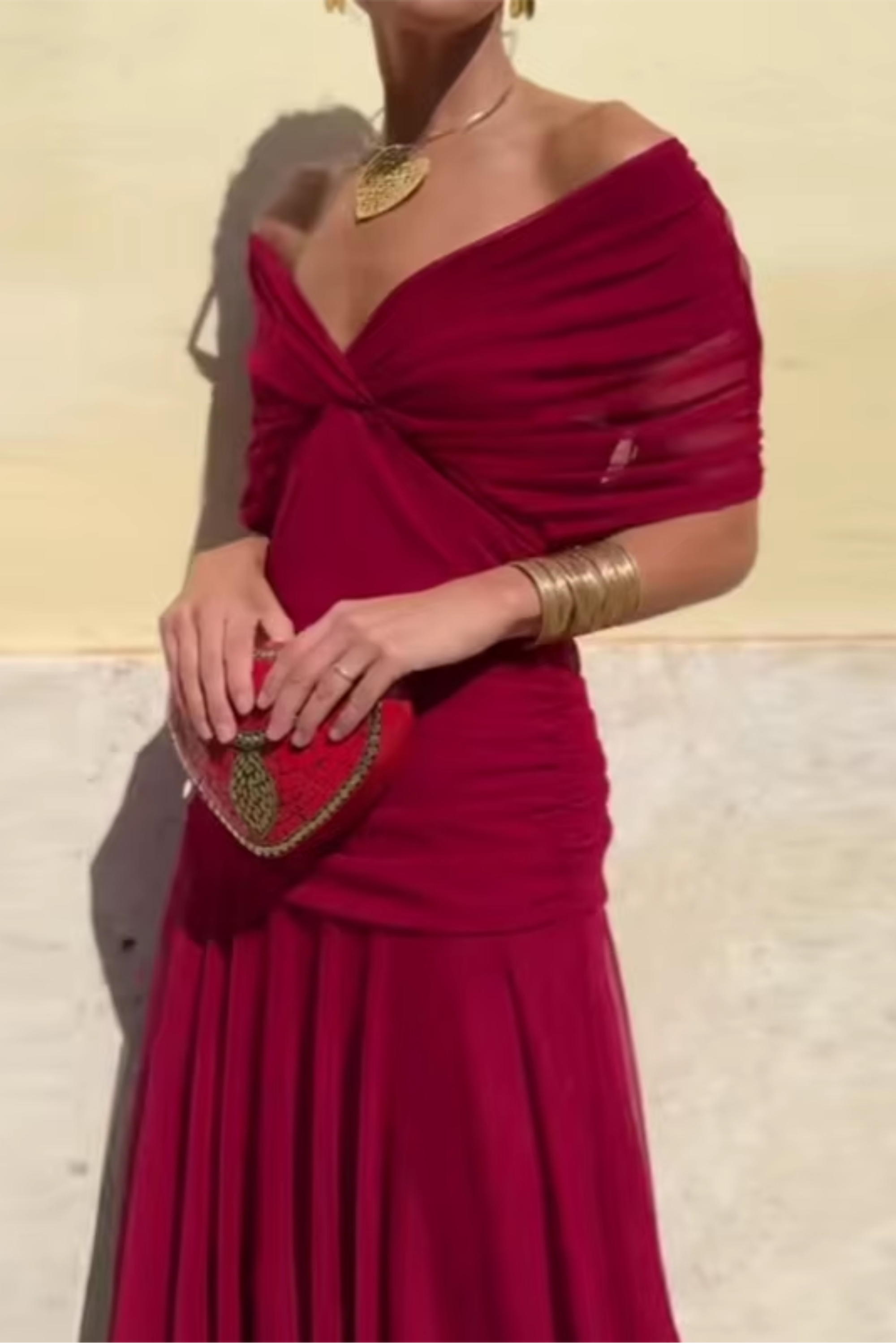 Monika | Sukienka maxi na przyjęcie z eleganckim dekoltem w serek