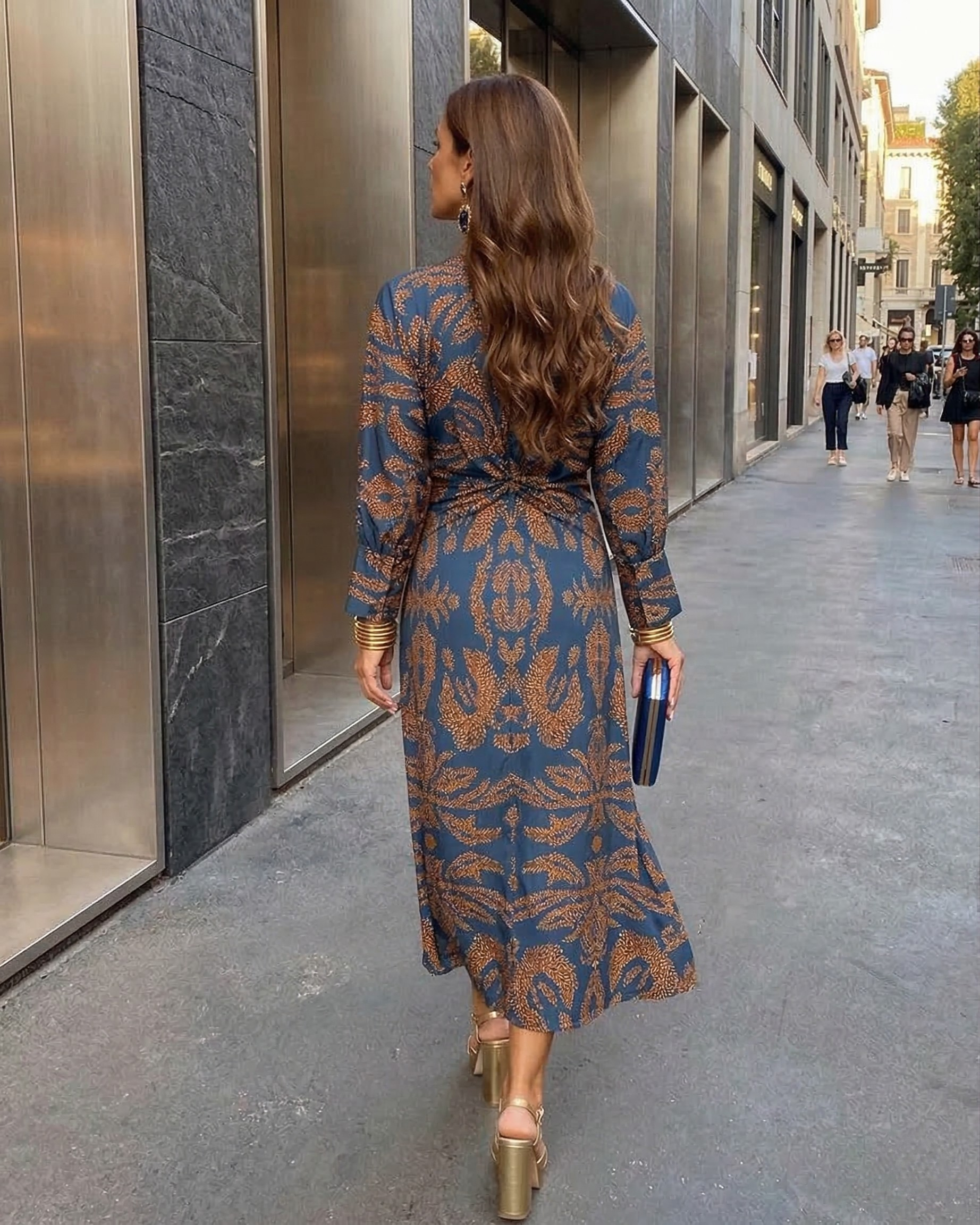 Jolanta™ – Elegancka sukienka midi z wiązaniem w talii i artystycznym nadrukiem