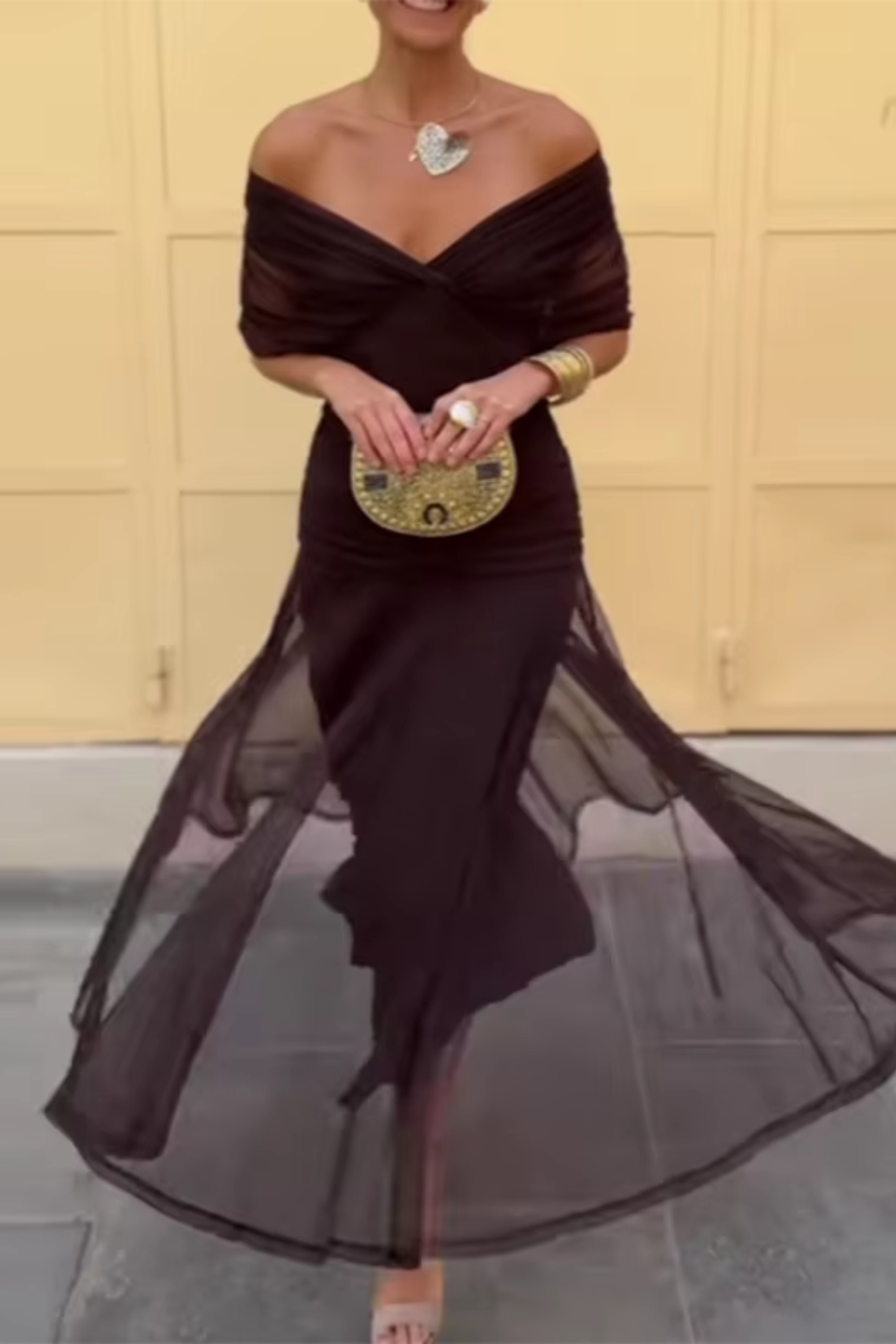 Monika | Sukienka maxi na przyjęcie z eleganckim dekoltem w serek